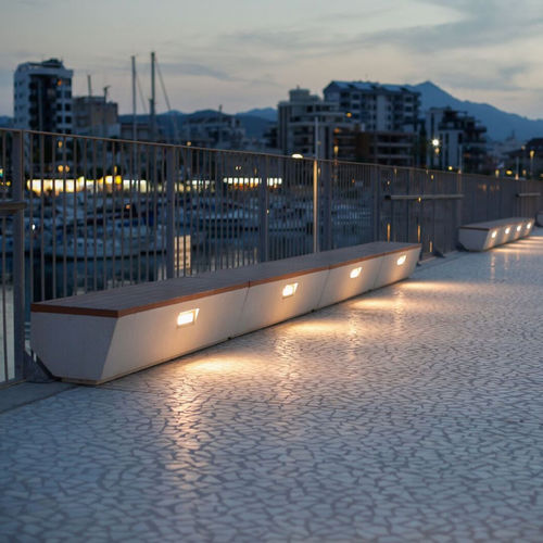 Panca per spazi pubblici contemporanea - OBLICUO C,D,I - Mago Urban - in legno / in calcestruzzo / luminosa