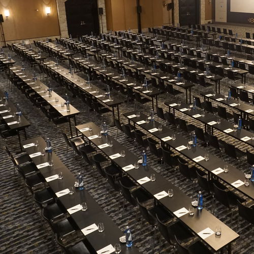Tavolo da conferenza contemporaneo - CONFERENCE-RITE - Forbes Group Ltd - in laminato / con supporto in alluminio / rettangolare