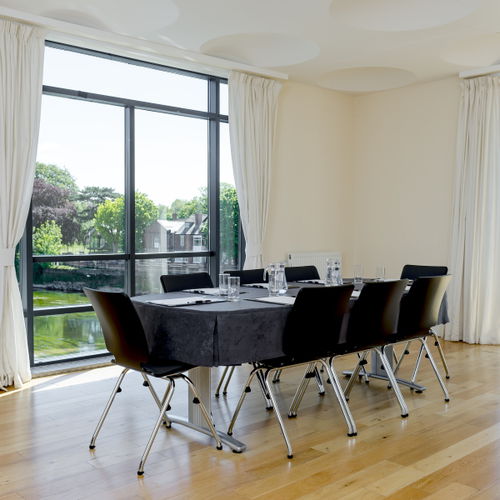 Sedia da conferenza contemporanea - CAMEO - Forbes Group Ltd - da interno / in tessuto / in pelle