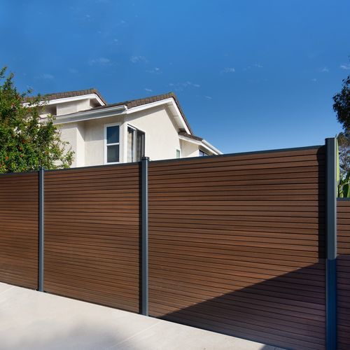 Parete divisoria smontabile - ULTRASHIELD D-FENCE - Déco - in legno composito / professionale / per uso residenziale