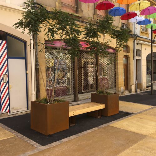 Panca per spazi pubblici contemporanea - PK70 - in larice / in corten / modulare