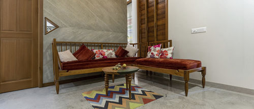 Tavolo contemporaneo - KAROVY - ALANKARAM - in teak / in ottone / con supporto in teak