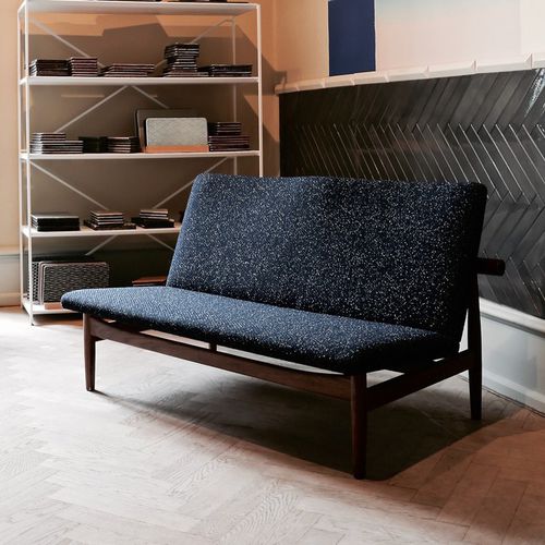 Divanetto imbottito design scandinavo - JAPAN - Finn Juhl - in tessuto / in rovere / in noce