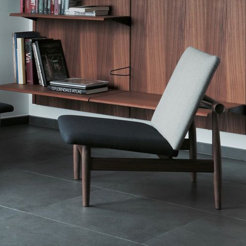 Chauffeuse design scandinavo - JAPAN - Finn Juhl - in tessuto / in teak / in noce