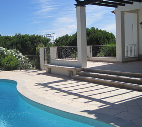 Bordo di piscina in pietra - Julipedra - d'angolo / curvo