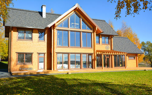 Casa prefabbricata - ARONAS 349 - Lumi Polar - sull'albero / contemporanea / in pino
