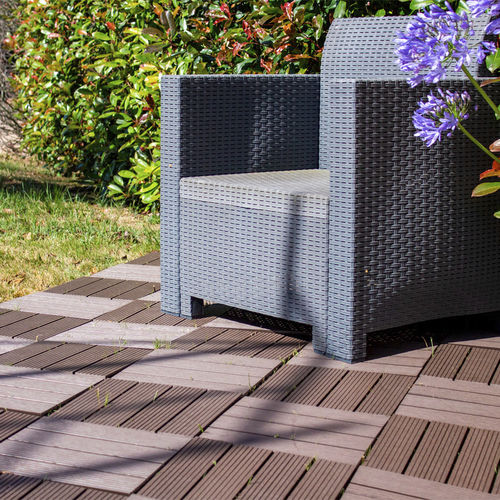 Listone per esterno in legno composito - IZIDECK  - Geometriktarget - aspetto legno / antiscivolo / resistente agli UV