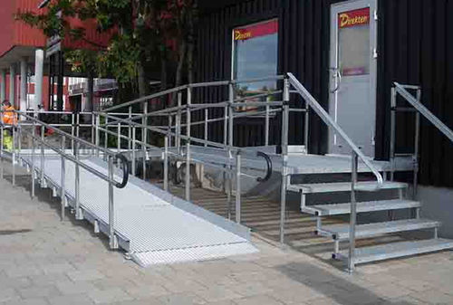 Rampa d'accesso in acciaio galvanizzato - Trident - per disabili / modulare