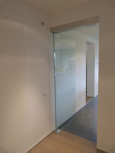 Porta da interno - Kowalski SA - in vetro / a bilico con asse laterale / vetrata