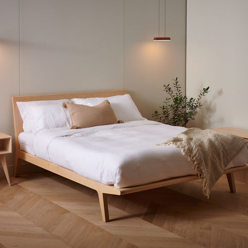 Letto matrimoniale - B107 - KASTELLA - contemporaneo / con testiera / in noce americano