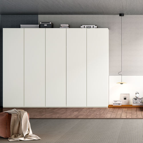 Armadio contemporaneo - BASE - EMEDE - in legno laccato / con ante battenti / a cassetti