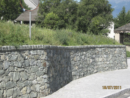 Muro di contenimento in pietra - CAPINAT SA - prefabbricato / per recinzione di giardino