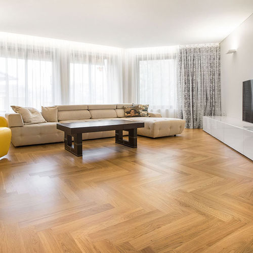 Parquet massello - CLEAR - Frevini studio - in rovere / a spina di pesce / spazzolato