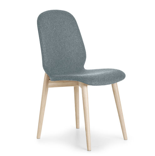 Sedia design scandinavo - TRADITION - PBJ Mobler ApS - da interno / in tessuto / con supporto in legno massiccio