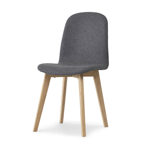Sedia design scandinavo - EDGE  - PBJ Mobler ApS - da interno / in tessuto / con supporto in quercia