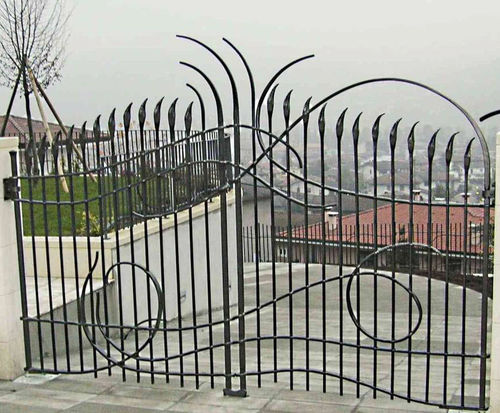 Cancello battente - 1 - Tessaro Group - in ferro battuto / a sbarre / per uso residenziale