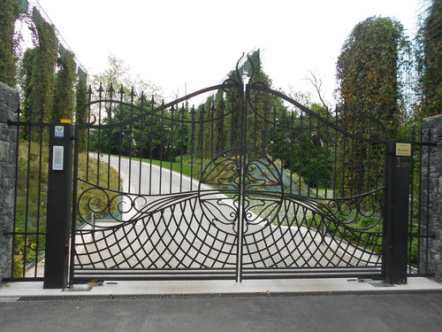 Cancello battente - 5 - Tessaro Group - in ferro battuto / a sbarre / per uso residenziale