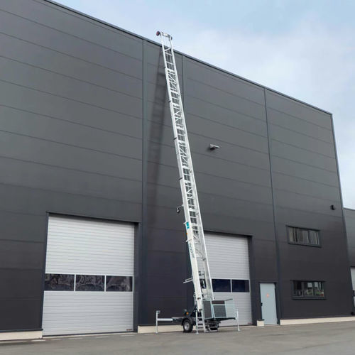 Montacarichi ad ingombro ridotto - Junior 18 - Böcker Maschinenwerke GmbH - per cantiere