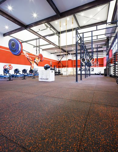 Pavimentazione sportiva da interno - IMPACT SOFT - TILES 1X1M - RECYCLED RUBBER - AUBICON - RUBBER FLOORING AND INSULATION MATS - in gomma riciclata / in EPDM / per sale polivalenti