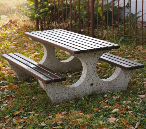 Tavolo da picnic contemporaneo - 108 - Encho Enchev - ETE - in iroko / in bambù / con base in calcestruzzo fibrorinforzato