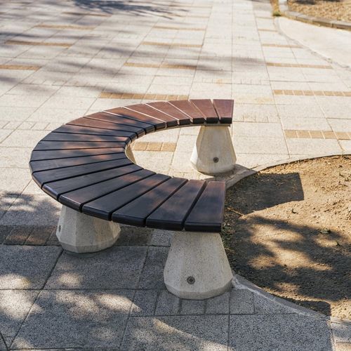Panca per spazi pubblici contemporanea - 156 - Encho Enchev - ETE - in iroko / in bambù / in picea