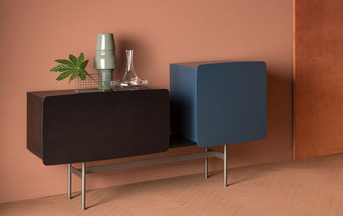 Credenza con piedi alti - YEE - SP01 design - contemporanea / in legno laccato / in frassino