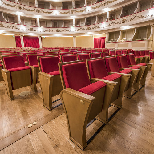 Poltrona per auditorium contemporanea - LEGNANO - Cinearredo Italia - in tessuto / in frassino / pieghevole