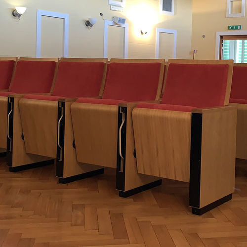 Poltrona per auditorium contemporanea - TOURNÈE - Cinearredo Italia - in tessuto / in legno compensato / pieghevole