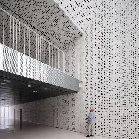 Pannello decorativo da parete - Shanhe aluminum building material co.,ltd - in alluminio / perforato