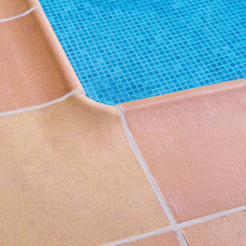 Bordo di piscina in gres porcellanato - CERAMICA FERRES - antiscivolo / d'angolo