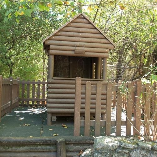 Casetta da gioco per parco giochi - Extruplas - a tenuta stagna / a pavimento / antivandalismo