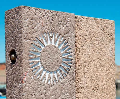 Totem decorativo - Extruplas - da esterno / per zone urbane / resistente alle alte temperature