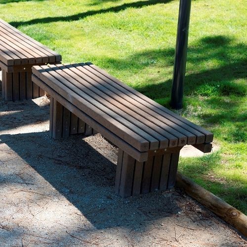 Panca per spazi pubblici contemporanea - Sesimbra - Extruplas - in plastica riciclata / senza schienale / senza braccioli