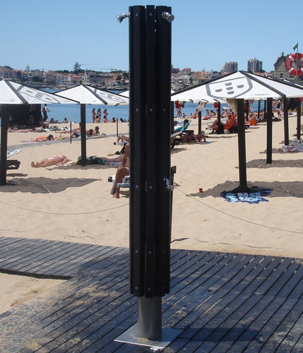 Doccia da esterno da spiaggia - Extruplas - in plastica riciclata / per spazi pubblici