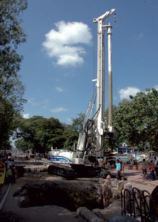 Perforatrice con motore diesel - SR-40 - SOILMEC S.P.A. - rotativa / fondo foro / per cantiere di costruzione