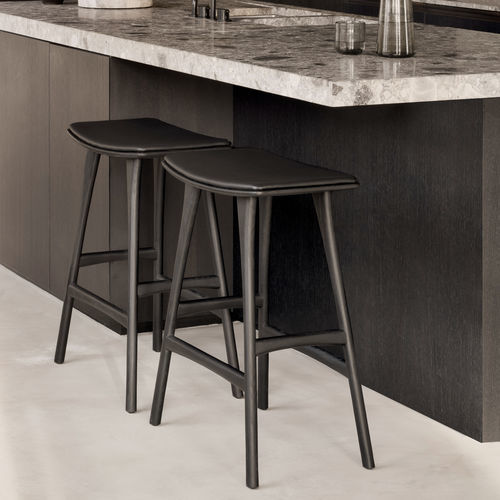 Sgabello da bar contemporaneo - Osso  - ETHNICRAFT - in pelle / con supporto in quercia / con 4 gambe