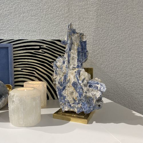 Scultura in pietra naturale - MAYA - Aura London - a pavimento / blu / natura
