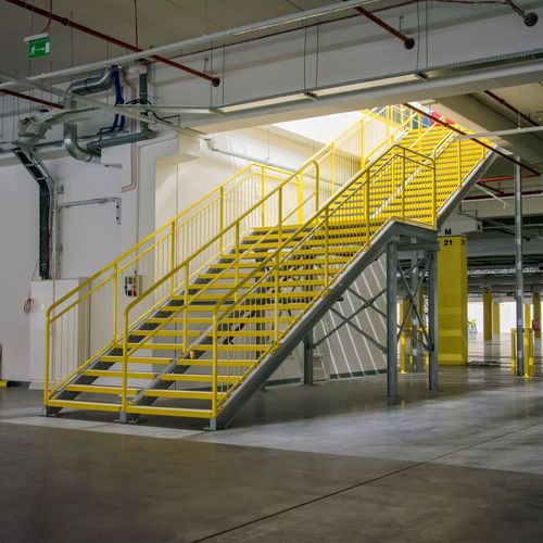 Scala dritta - TECHNICAL - TLC Sp. z o.o. - a chiocciola / a U / con gradini in metallo