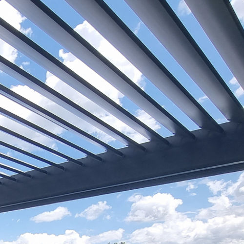 Pergola bioclimatica - Soltec - autoportante / in metallo / in legno