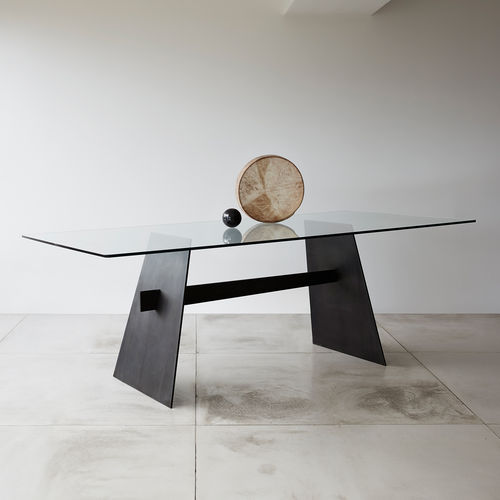 Tavolo da pranzo contemporaneo - Edge - TOM FAULKNER - in vetro / con supporto in acciaio / rettangolare