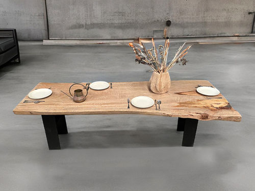 Tavolo da pranzo contemporaneo - AFRA - ARRELART - in legno massiccio / in legno tropicale / con supporto in ferro
