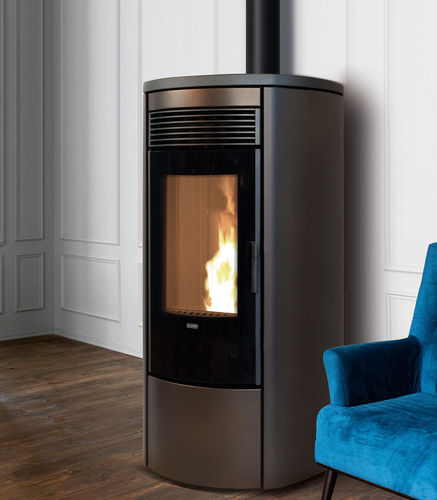 Stufa a pellet - OMEGA - Klover - 10 kW...20 kW / da appoggio / contemporanea