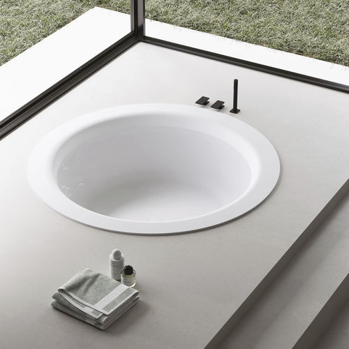 Vasca da bagno rotonda - RING - Disenia - ad isola / per ambiente abitativo / in composito