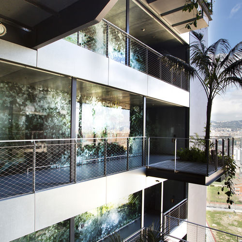 Rivestimento di facciata con motivo stampato - HOTEL RENAISSANCE BARCELONA FIRA - Umetal - in metallo
