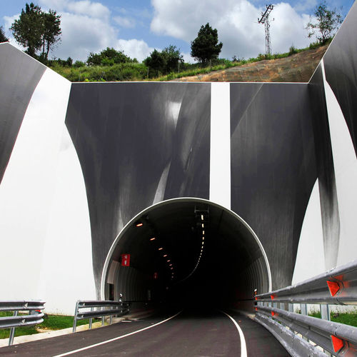 Rivestimento di facciata con motivo stampato - EMBOQUILLE TÚNEL CORREDOR DEL CADAGUA - Umetal - in pannelli / in metallo / liscio