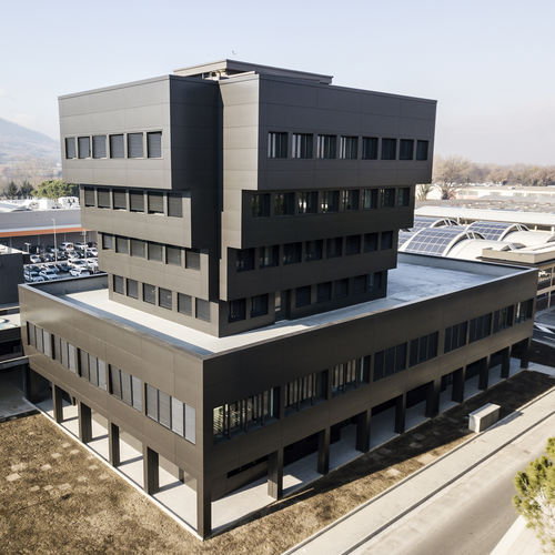 Rivestimento di facciata in pannelli - Cantori srl - in alluminio / in composito / liscio