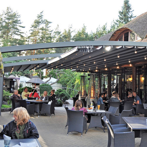 Pergola addossata - SHELL - BYART GROUP - in alluminio / con copertura in tela / a motore