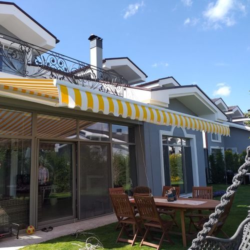 Tenda da sole a proiezione - WILLOW - BYART GROUP - a motore / contract / per terrazza