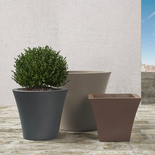 Vaso da giardino in polietilene rotostampato - Cratere - PASQUINI & BINI - conico / per uso residenziale / marrone