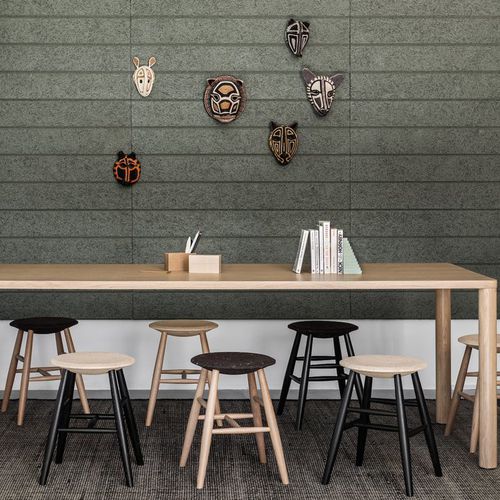 Sgabello design scandinavo - DRIFTED STOOL - hem - in rovere / in sughero